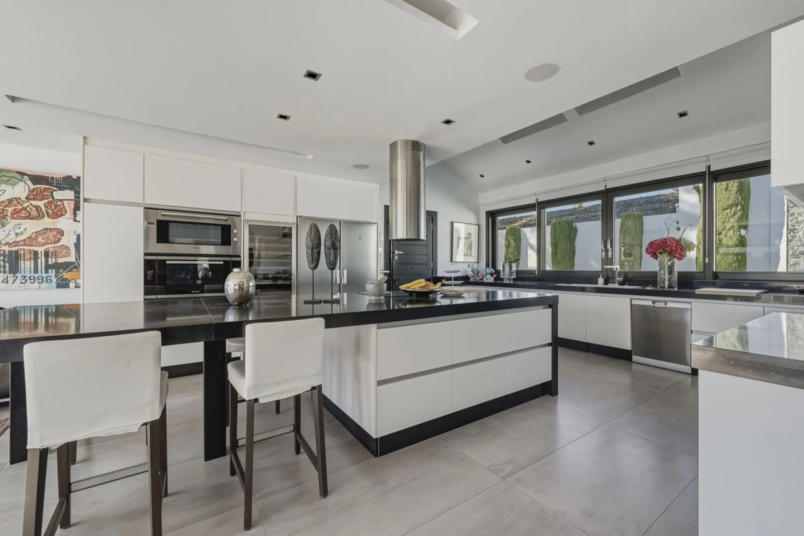 Spectacular villa just 300 metres from the beach