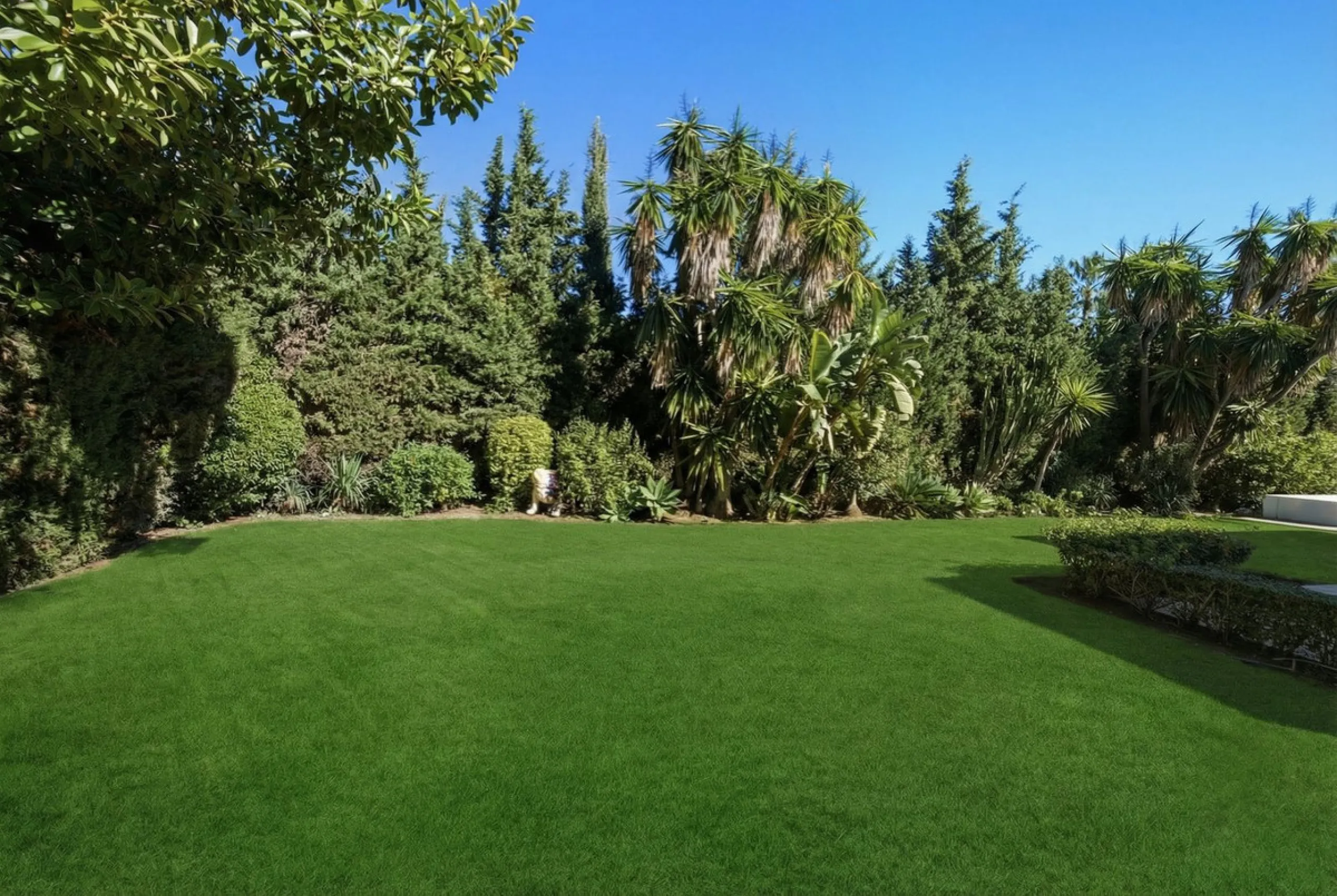 Spectacular villa just 300 metres from the beach