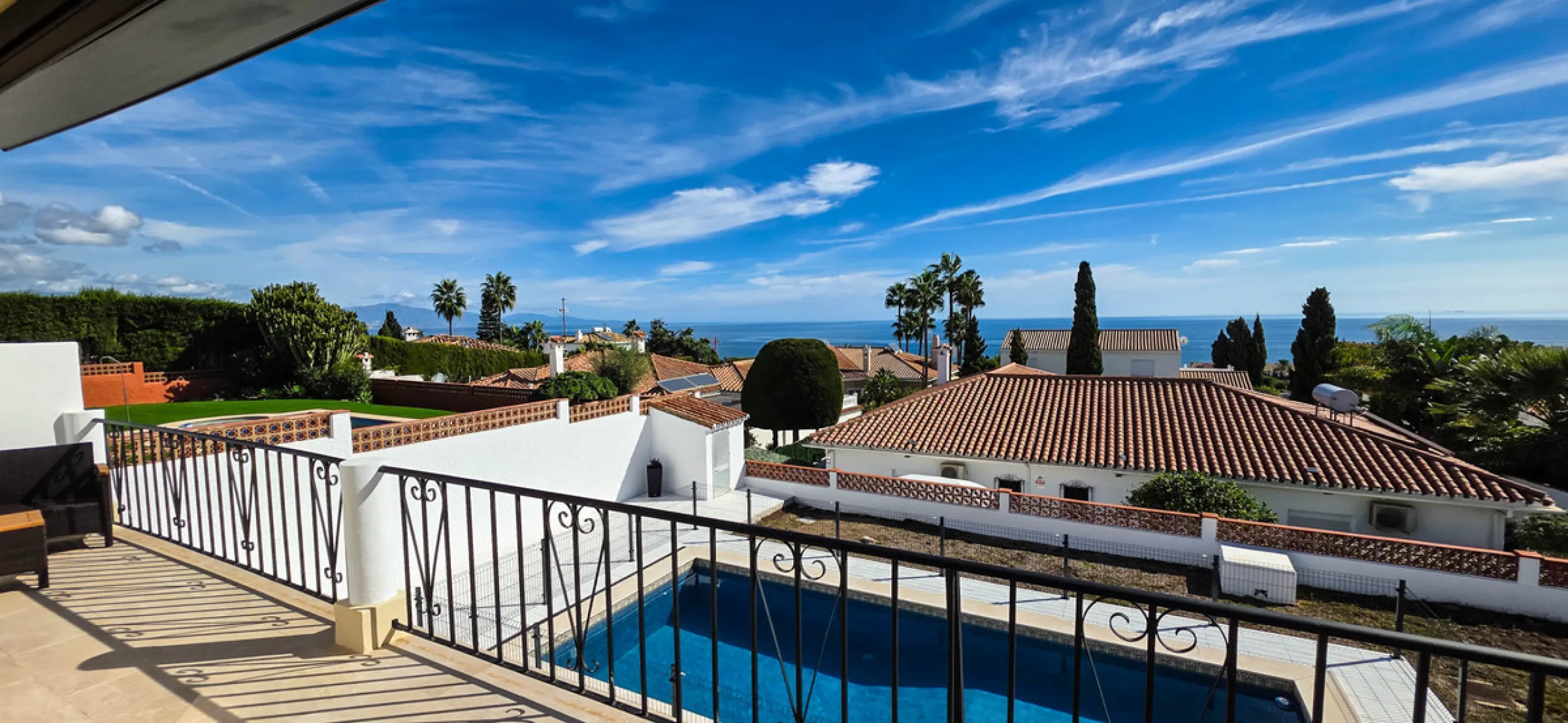 This beautifully refurbished villa in Manilva offers modern comfort, high-quality finishes, and sweeping sea views, all within walking distance of the beach. Designed with both style and practicality in mind, this property is as good as brand new and read