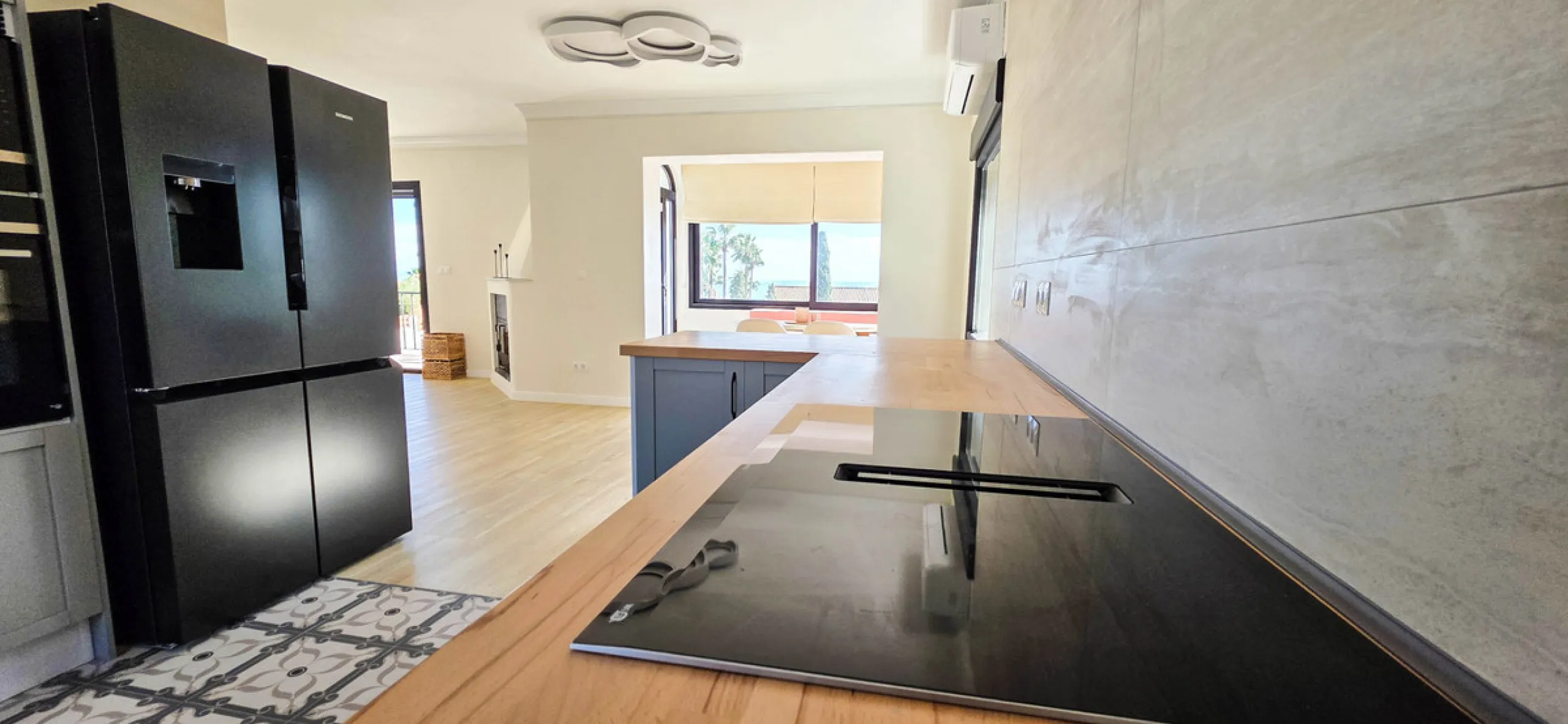This beautifully refurbished villa in Manilva offers modern comfort, high-quality finishes, and sweeping sea views, all within walking distance of the beach. Designed with both style and practicality in mind, this property is as good as brand new and read