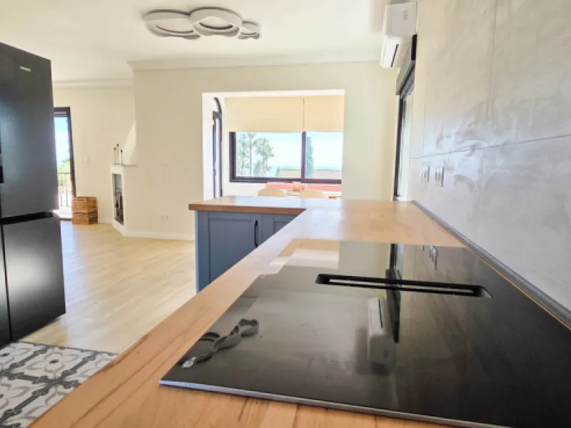 This beautifully refurbished villa in Manilva offers modern comfort, high-quality finishes, and sweeping sea views, all within walking distance of the beach. Designed with both style and practicality in mind, this property is as good as brand new and read