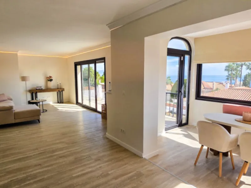 This beautifully refurbished villa in Manilva offers modern comfort, high-quality finishes, and sweeping sea views, all within walking distance of the beach. Designed with both style and practicality in mind, this property is as good as brand new and read