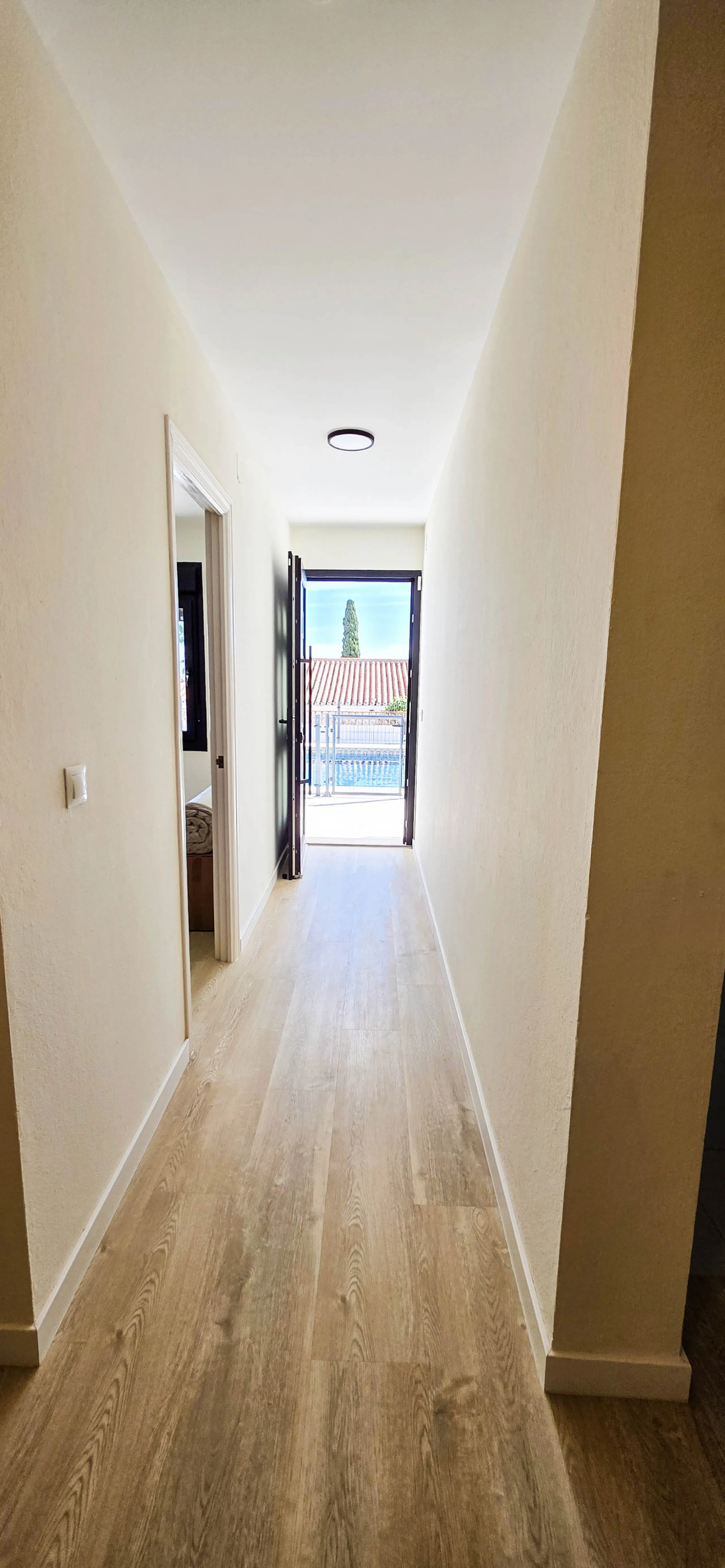 This beautifully refurbished villa in Manilva offers modern comfort, high-quality finishes, and sweeping sea views, all within walking distance of the beach. Designed with both style and practicality in mind, this property is as good as brand new and read