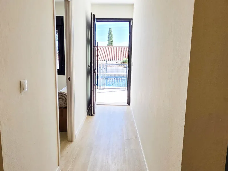 This beautifully refurbished villa in Manilva offers modern comfort, high-quality finishes, and sweeping sea views, all within walking distance of the beach. Designed with both style and practicality in mind, this property is as good as brand new and read