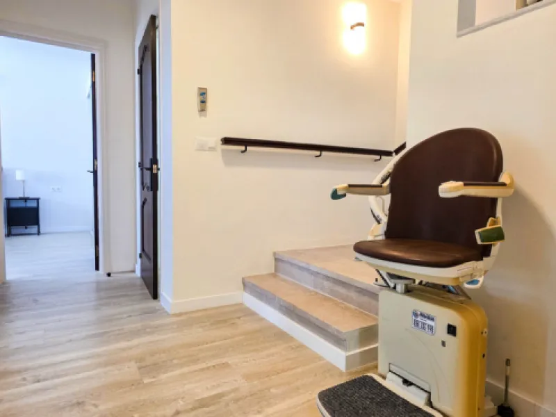 This beautifully refurbished villa in Manilva offers modern comfort, high-quality finishes, and sweeping sea views, all within walking distance of the beach. Designed with both style and practicality in mind, this property is as good as brand new and read