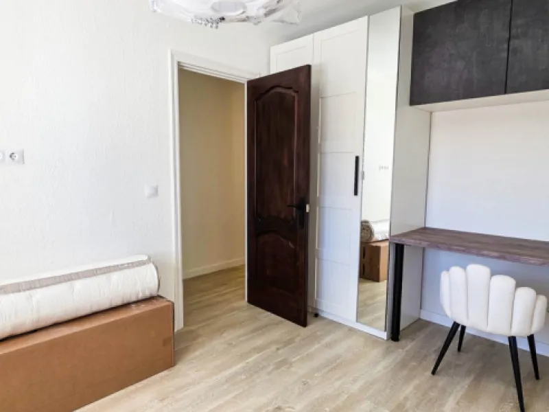 This beautifully refurbished villa in Manilva offers modern comfort, high-quality finishes, and sweeping sea views, all within walking distance of the beach. Designed with both style and practicality in mind, this property is as good as brand new and read
