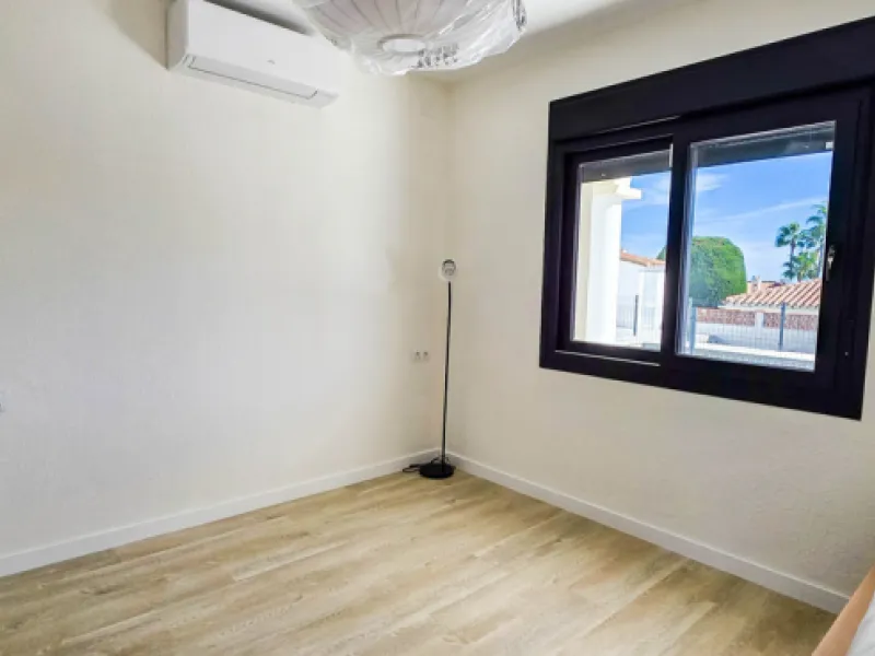 This beautifully refurbished villa in Manilva offers modern comfort, high-quality finishes, and sweeping sea views, all within walking distance of the beach. Designed with both style and practicality in mind, this property is as good as brand new and read