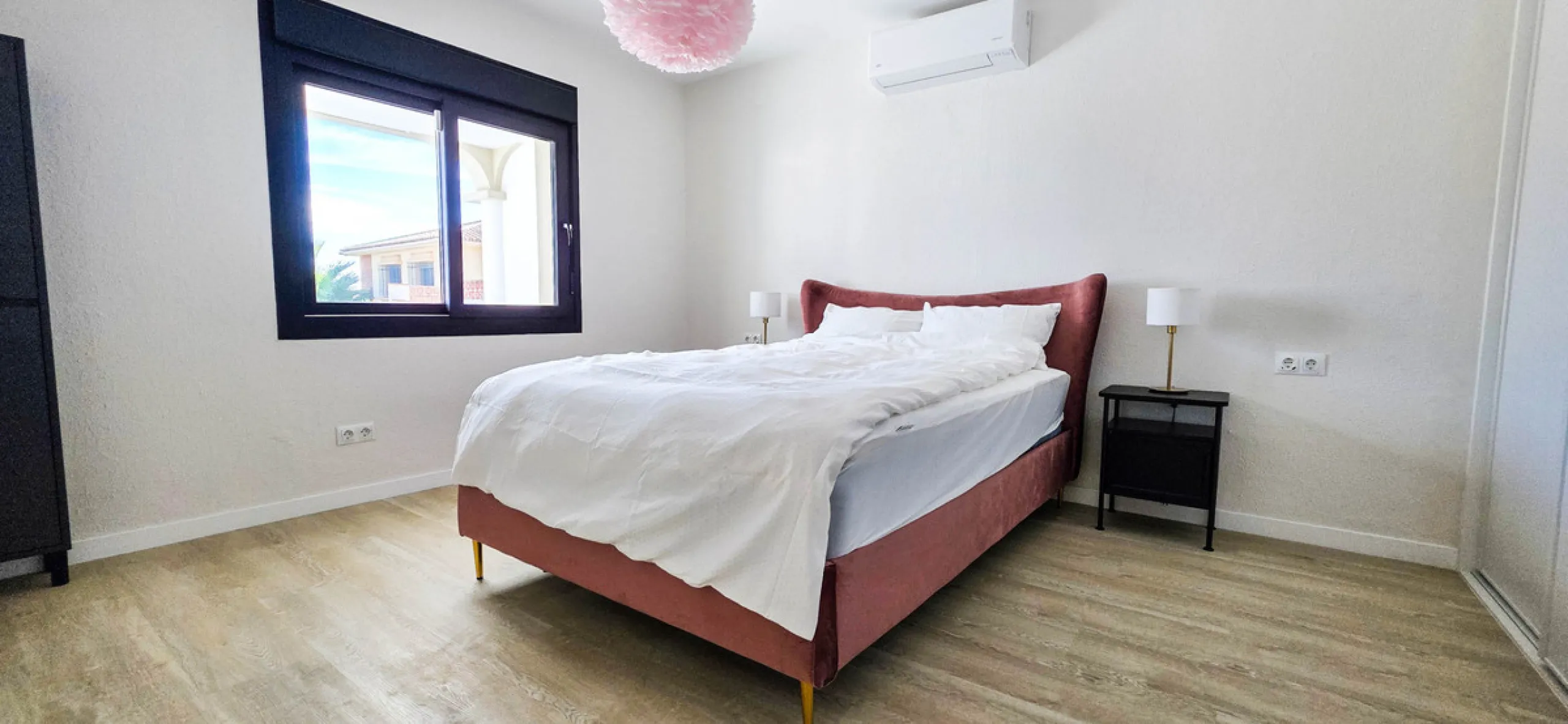 This beautifully refurbished villa in Manilva offers modern comfort, high-quality finishes, and sweeping sea views, all within walking distance of the beach. Designed with both style and practicality in mind, this property is as good as brand new and read