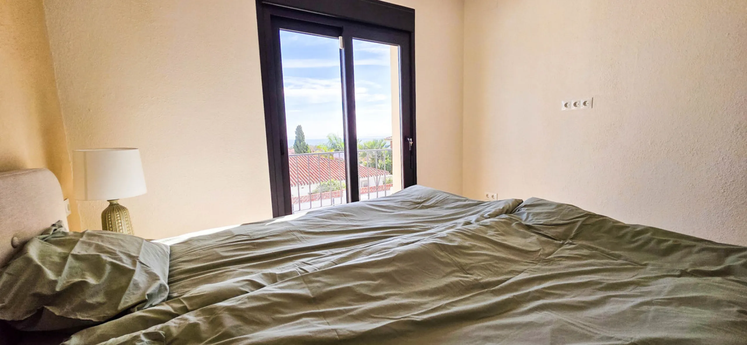 This beautifully refurbished villa in Manilva offers modern comfort, high-quality finishes, and sweeping sea views, all within walking distance of the beach. Designed with both style and practicality in mind, this property is as good as brand new and read