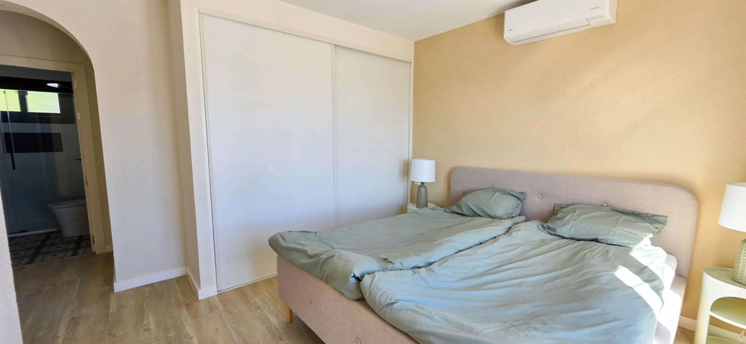 This beautifully refurbished villa in Manilva offers modern comfort, high-quality finishes, and sweeping sea views, all within walking distance of the beach. Designed with both style and practicality in mind, this property is as good as brand new and read