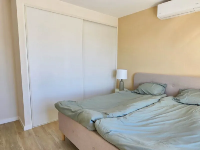 This beautifully refurbished villa in Manilva offers modern comfort, high-quality finishes, and sweeping sea views, all within walking distance of the beach. Designed with both style and practicality in mind, this property is as good as brand new and read
