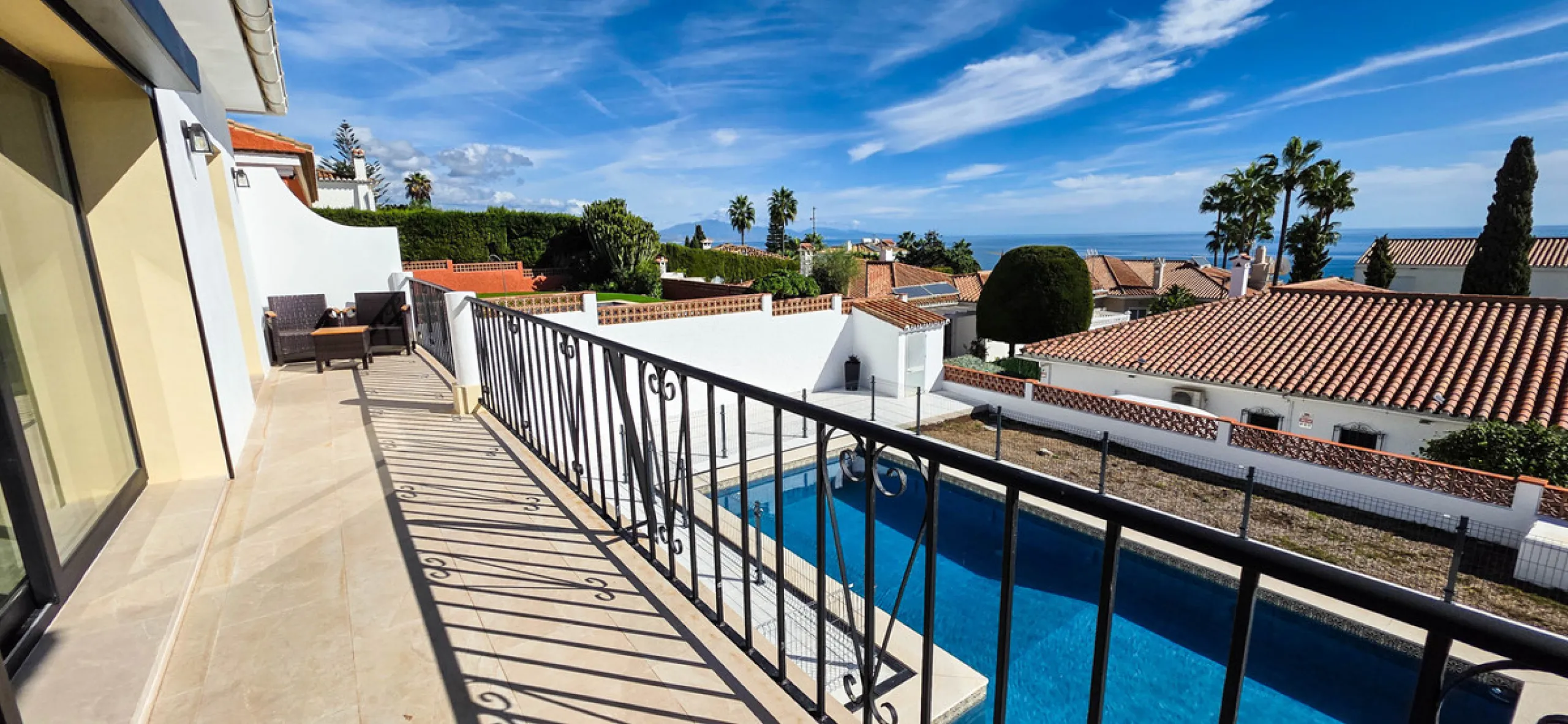 This beautifully refurbished villa in Manilva offers modern comfort, high-quality finishes, and sweeping sea views, all within walking distance of the beach. Designed with both style and practicality in mind, this property is as good as brand new and read