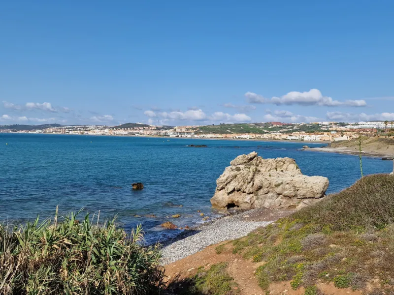 This beautifully refurbished villa in Manilva offers modern comfort, high-quality finishes, and sweeping sea views, all within walking distance of the beach. Designed with both style and practicality in mind, this property is as good as brand new and read
