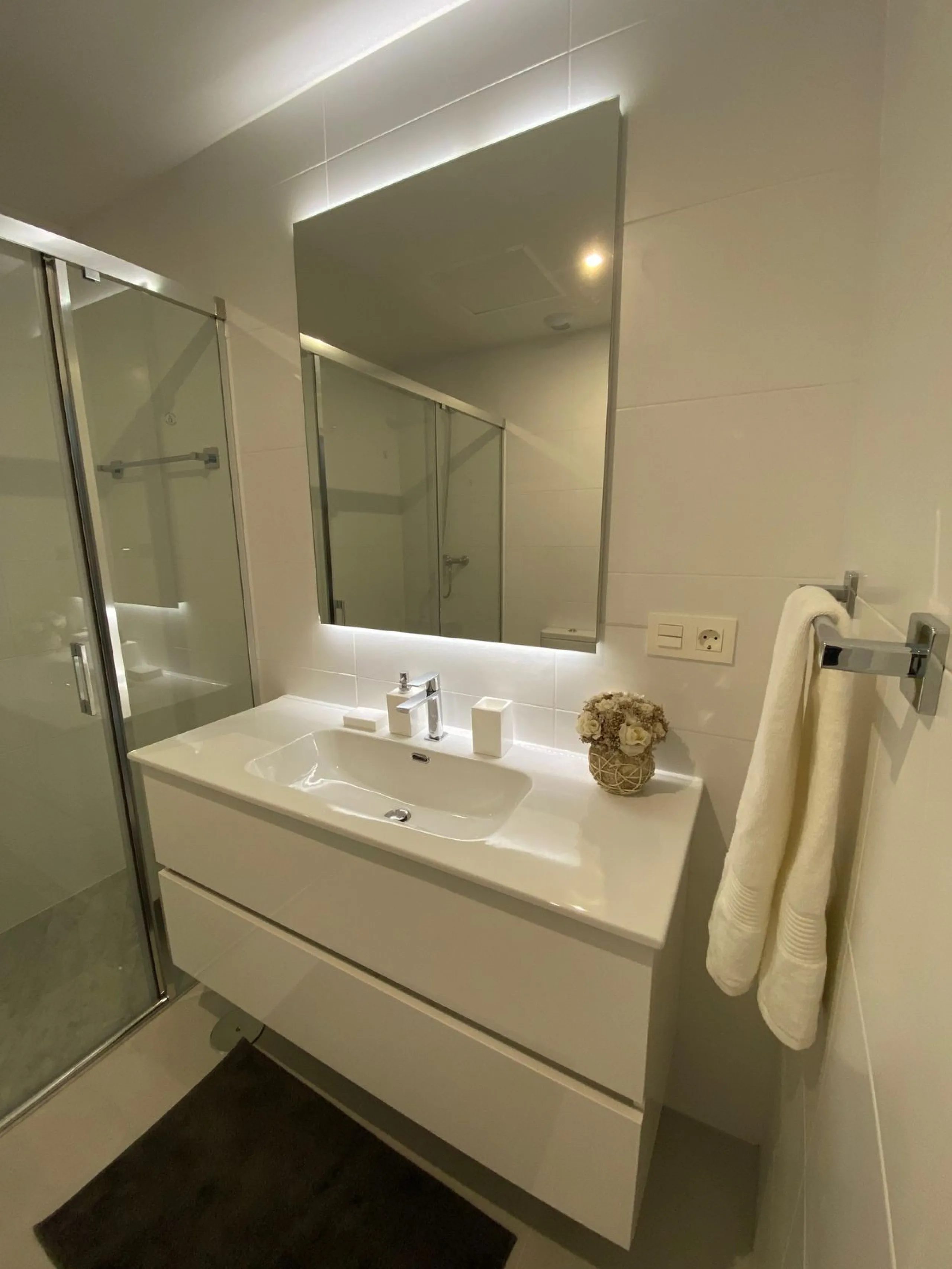 Apartment - Penthouse в продаже в Marbella, Málaga. В доме 3 спален и 2 ванных комнат. Площадь дома 108 м²