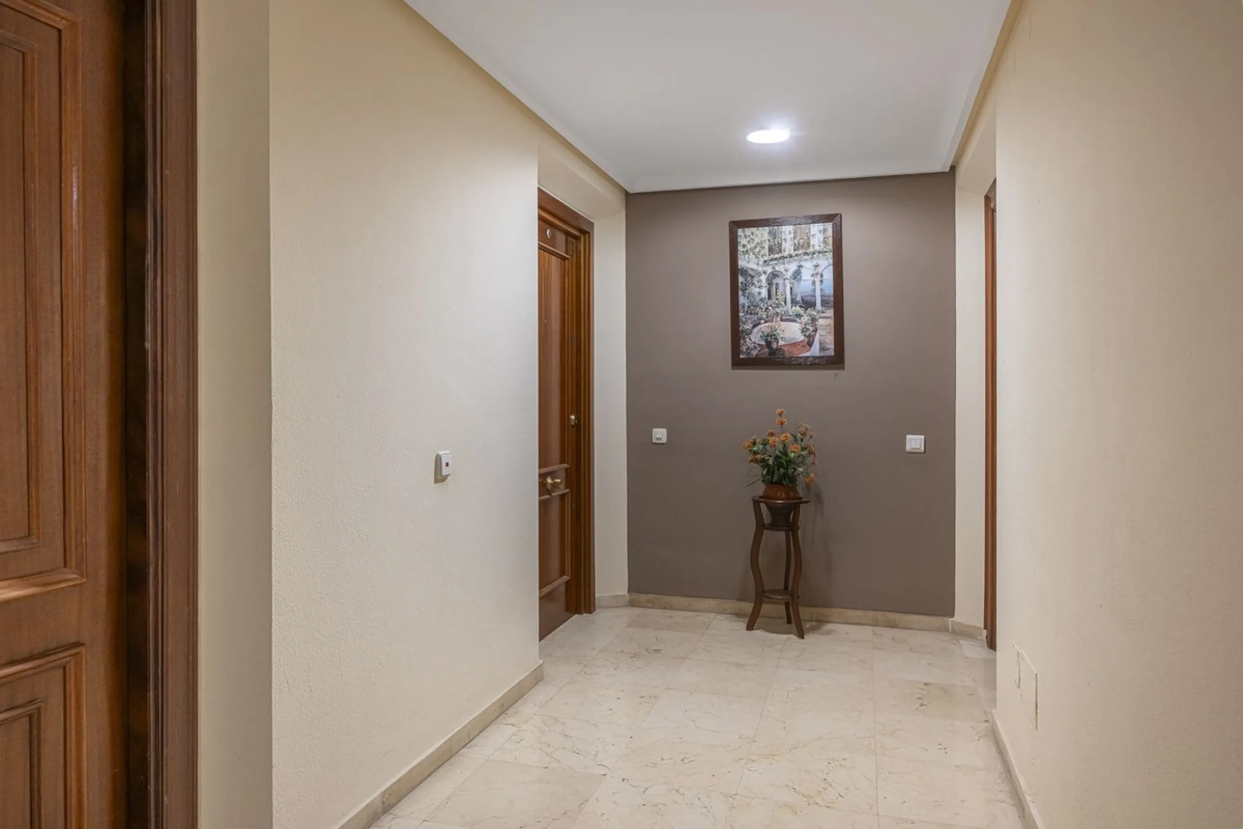 Apartment - Middle Floor Apartment в продаже в Estepona, Málaga. В доме 2 спален и 2 ванных комнат. Площадь дома 120 м²