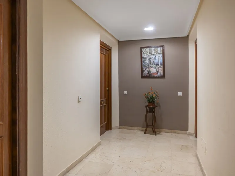 Apartment - Middle Floor Apartment в продаже в Estepona, Málaga. В доме 2 спален и 2 ванных комнат. Площадь дома 120 м²