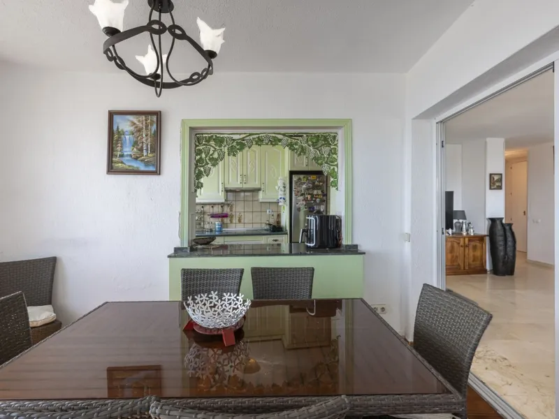 Apartment - Middle Floor Apartment в продаже в Estepona, Málaga. В доме 2 спален и 2 ванных комнат. Площадь дома 120 м²