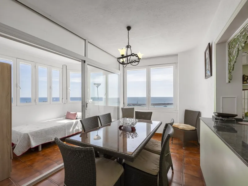 Apartment - Middle Floor Apartment в продаже в Estepona, Málaga. В доме 2 спален и 2 ванных комнат. Площадь дома 120 м²