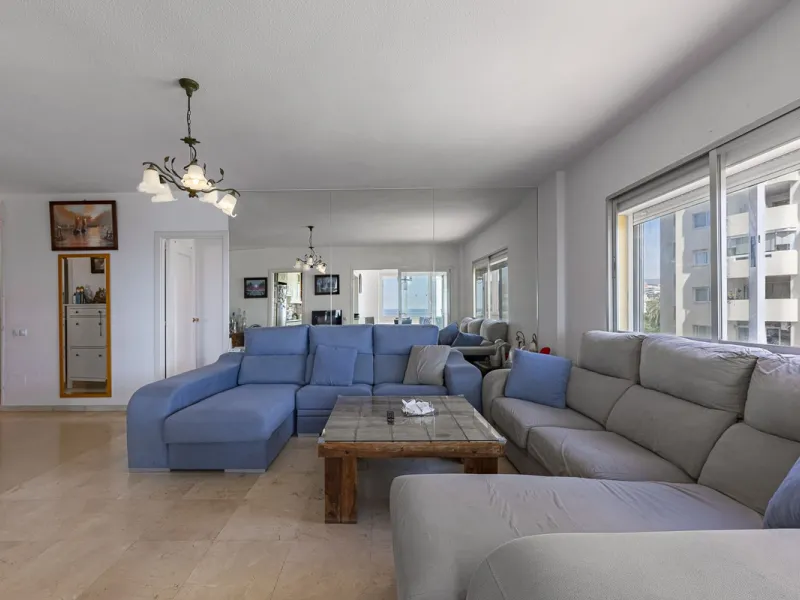 Apartment - Middle Floor Apartment в продаже в Estepona, Málaga. В доме 2 спален и 2 ванных комнат. Площадь дома 120 м²