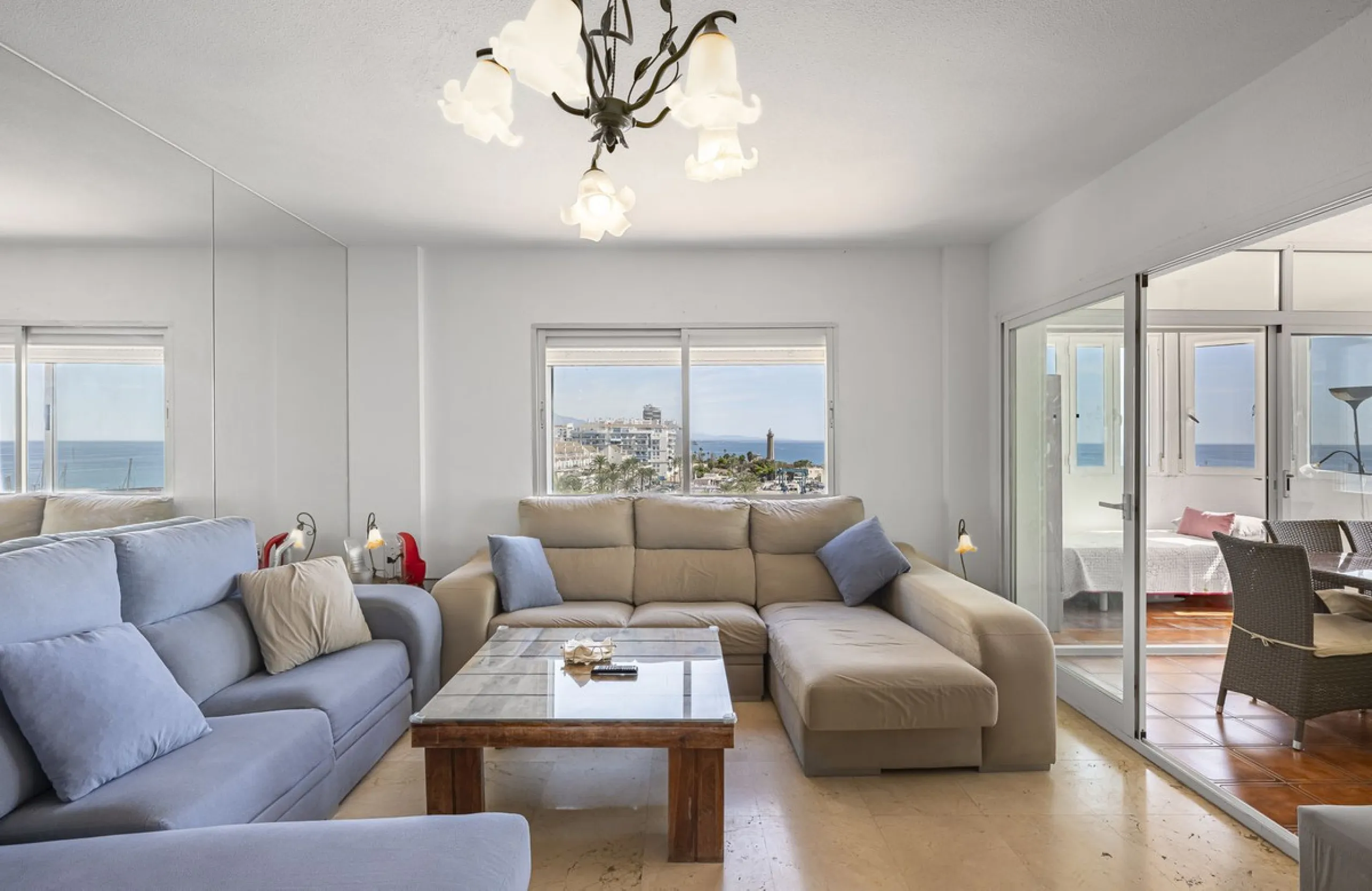 Apartment - Middle Floor Apartment в продаже в Estepona, Málaga. В доме 2 спален и 2 ванных комнат. Площадь дома 120 м²