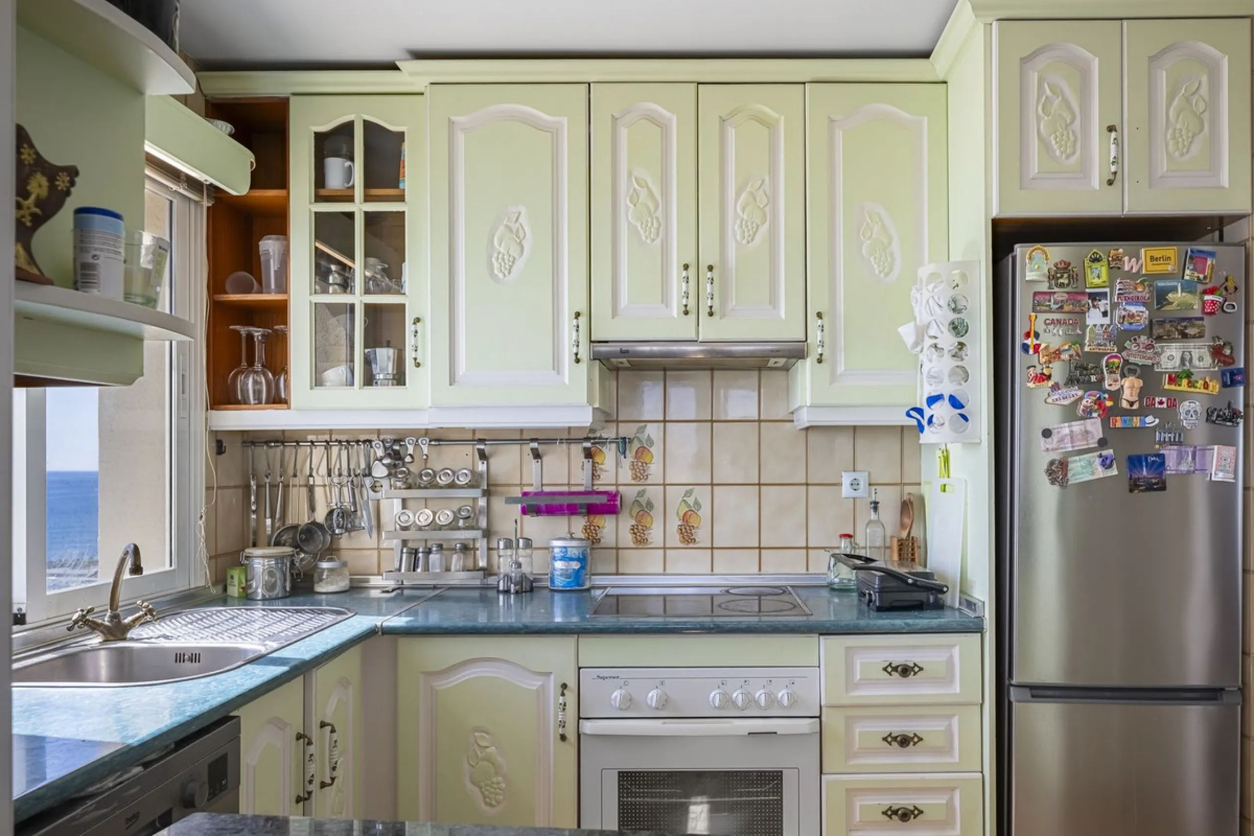 Apartment - Middle Floor Apartment в продаже в Estepona, Málaga. В доме 2 спален и 2 ванных комнат. Площадь дома 120 м²