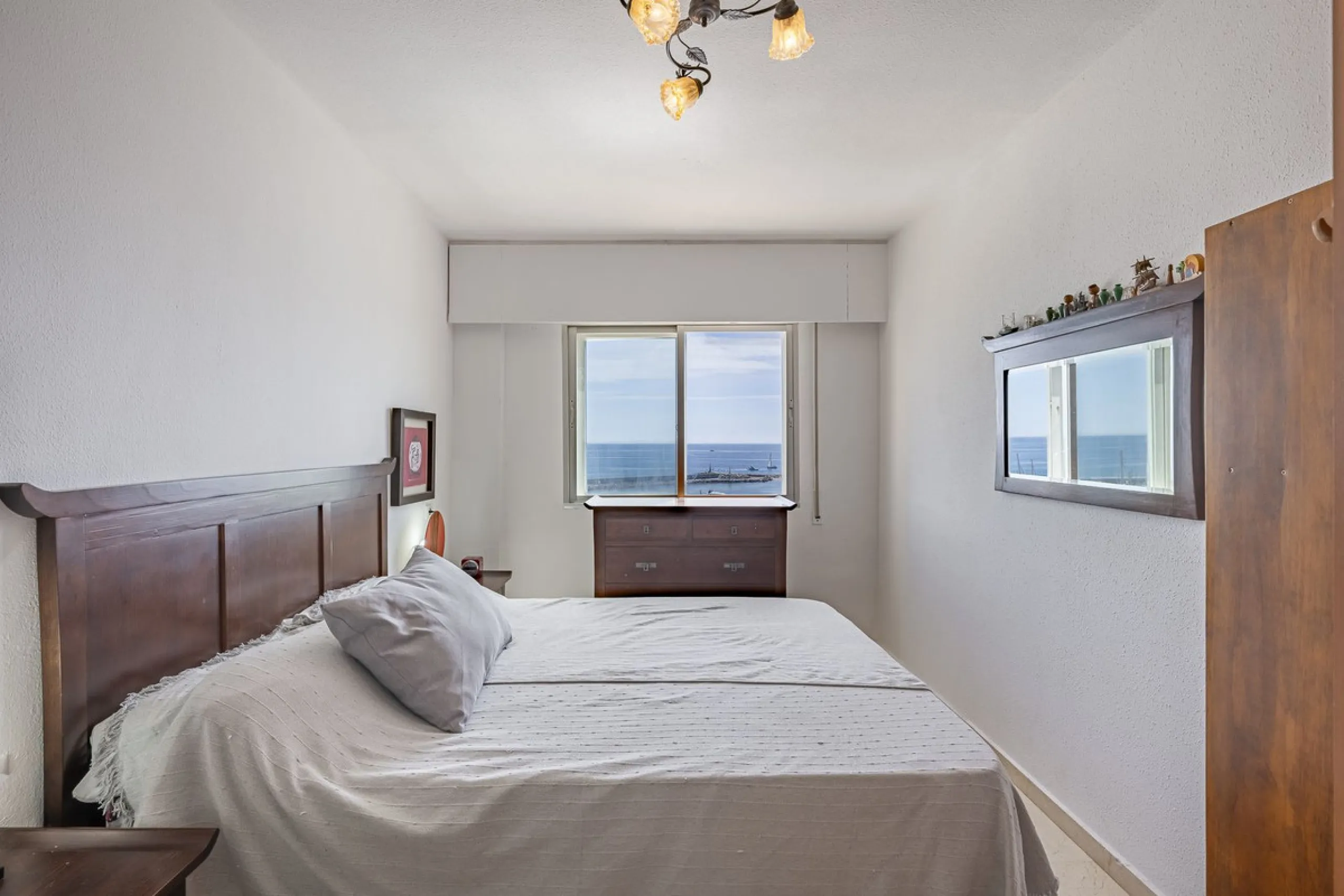 Apartment - Middle Floor Apartment в продаже в Estepona, Málaga. В доме 2 спален и 2 ванных комнат. Площадь дома 120 м²