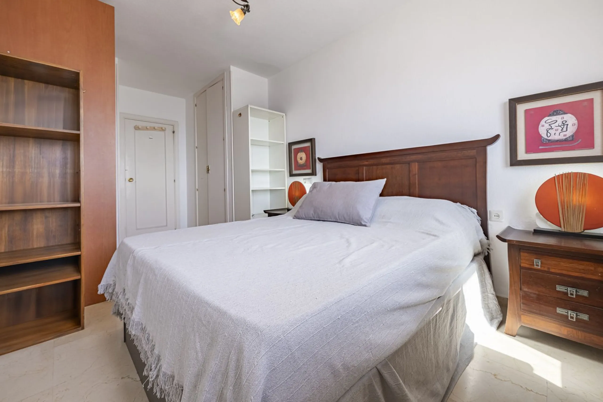 Apartment - Middle Floor Apartment в продаже в Estepona, Málaga. В доме 2 спален и 2 ванных комнат. Площадь дома 120 м²