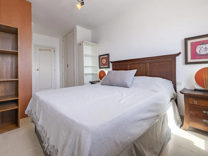 Apartment - Middle Floor Apartment в продаже в Estepona, Málaga. В доме 2 спален и 2 ванных комнат. Площадь дома 120 м²