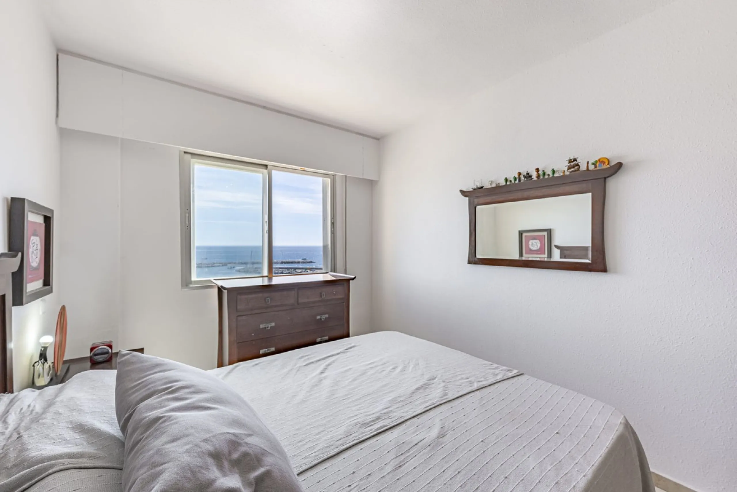 Apartment - Middle Floor Apartment в продаже в Estepona, Málaga. В доме 2 спален и 2 ванных комнат. Площадь дома 120 м²