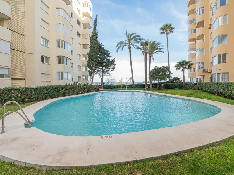 Apartment - Middle Floor Apartment в продаже в Estepona, Málaga. В доме 2 спален и 2 ванных комнат. Площадь дома 120 м²