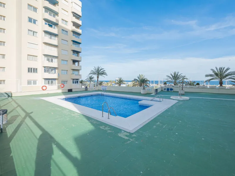 Apartment - Middle Floor Apartment в продаже в Estepona, Málaga. В доме 2 спален и 2 ванных комнат. Площадь дома 120 м²