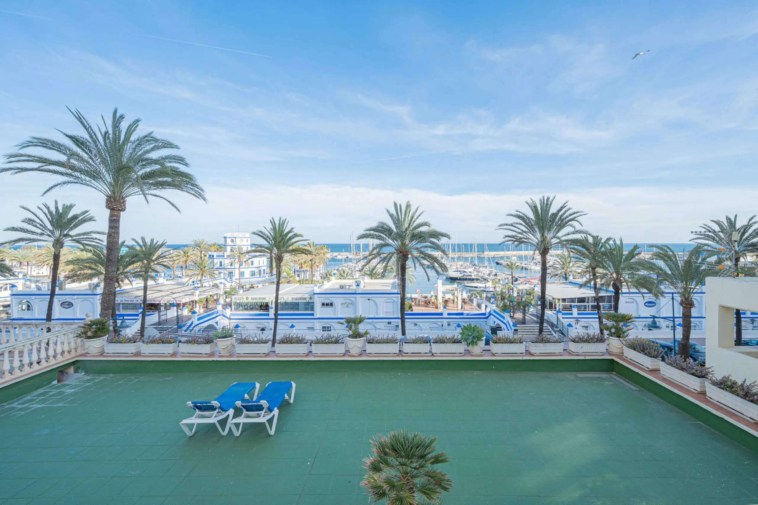Apartment - Middle Floor Apartment в продаже в Estepona, Málaga. В доме 2 спален и 2 ванных комнат. Площадь дома 120 м²