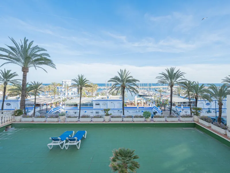 Apartment - Middle Floor Apartment в продаже в Estepona, Málaga. В доме 2 спален и 2 ванных комнат. Площадь дома 120 м²