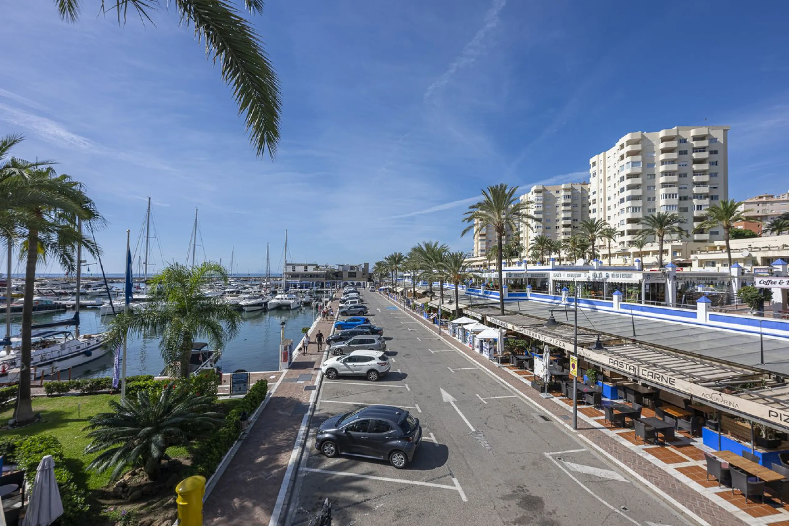 Apartment - Middle Floor Apartment в продаже в Estepona, Málaga. В доме 2 спален и 2 ванных комнат. Площадь дома 120 м²