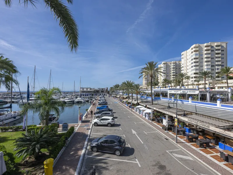 Apartment - Middle Floor Apartment в продаже в Estepona, Málaga. В доме 2 спален и 2 ванных комнат. Площадь дома 120 м²