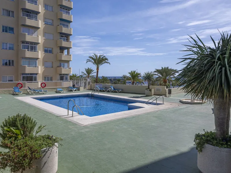 Apartment - Middle Floor Apartment в продаже в Estepona, Málaga. В доме 2 спален и 2 ванных комнат. Площадь дома 120 м²