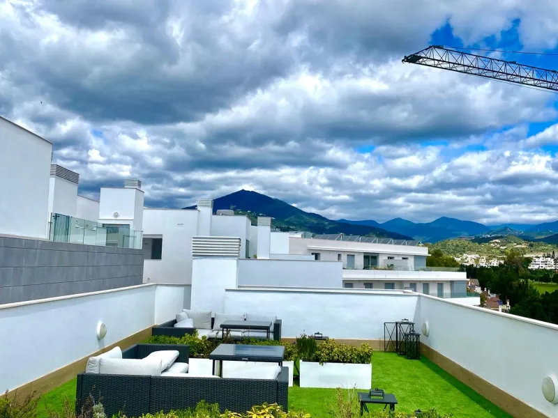 Apartment - Penthouse в продаже в Marbella, Málaga. В доме 3 спален и 2 ванных комнат. Площадь дома 108 м²