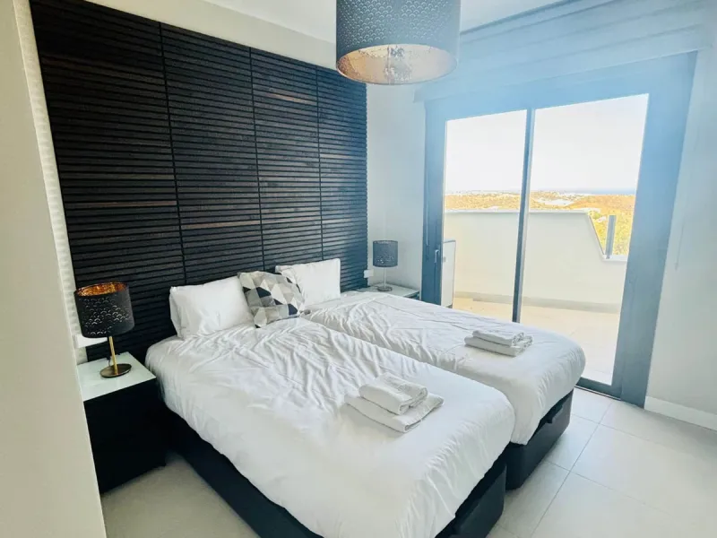 Apartment - Middle Floor Apartment в продаже в Mijas, Málaga. В доме 3 спален и 2 ванных комнат. Площадь дома 100 м²
