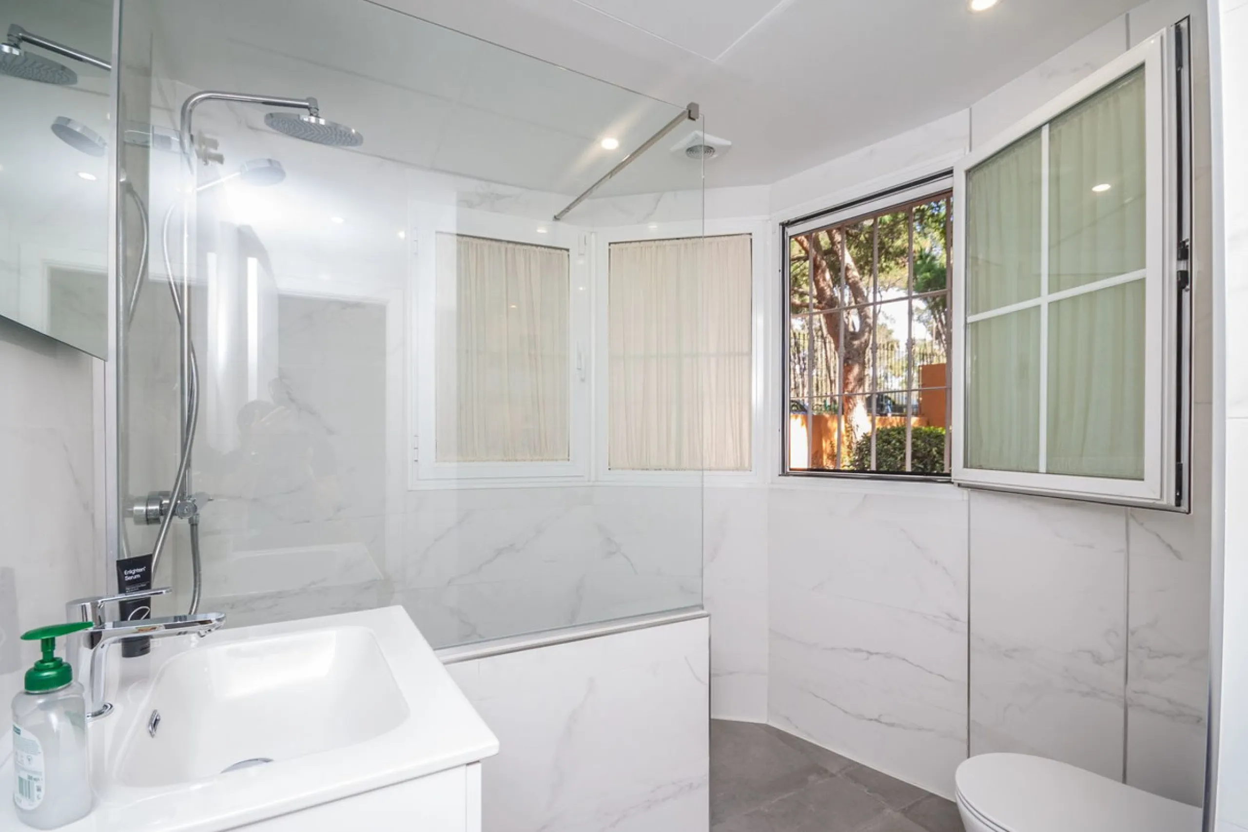 Modern Ground Floor Apartment in Elviria, Costa del Sol.