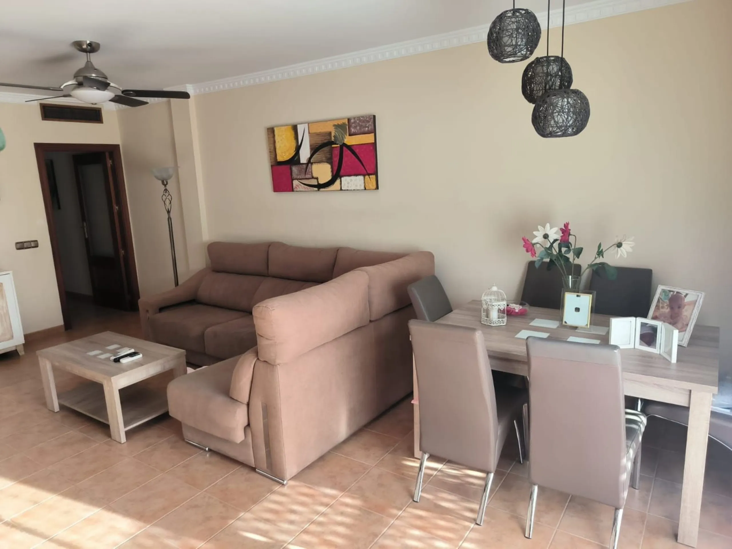 Discover this spectacular penthouse apartment in the desirable Calvario neighbourhood of Estepona, on the enchanting Costa del Sol. Offering unparalleled privacy, tranquillity, and convenience, this single-level gem boasts no stairs and no surrounding nei
