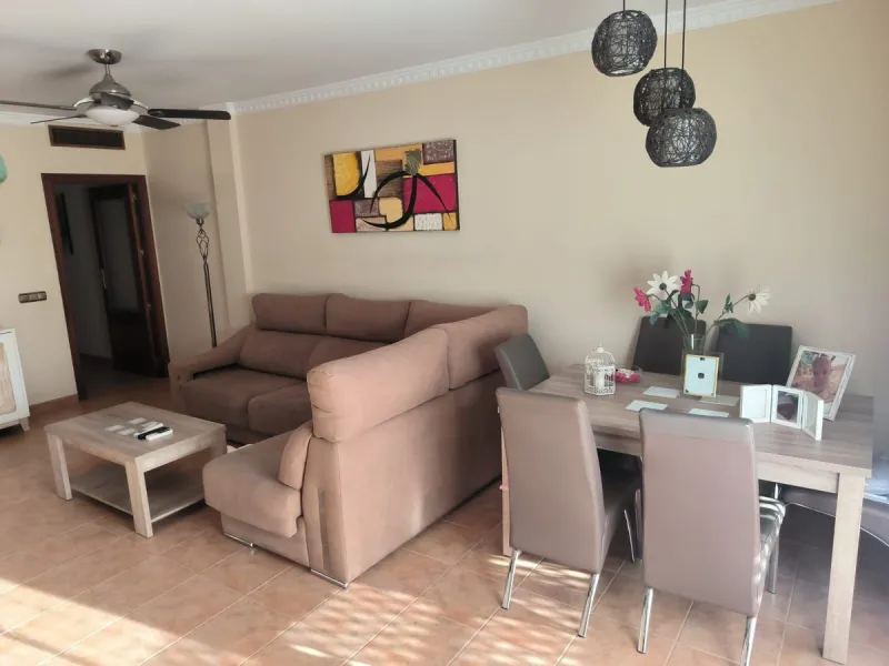 Discover this spectacular penthouse apartment in the desirable Calvario neighbourhood of Estepona, on the enchanting Costa del Sol. Offering unparalleled privacy, tranquillity, and convenience, this single-level gem boasts no stairs and no surrounding nei