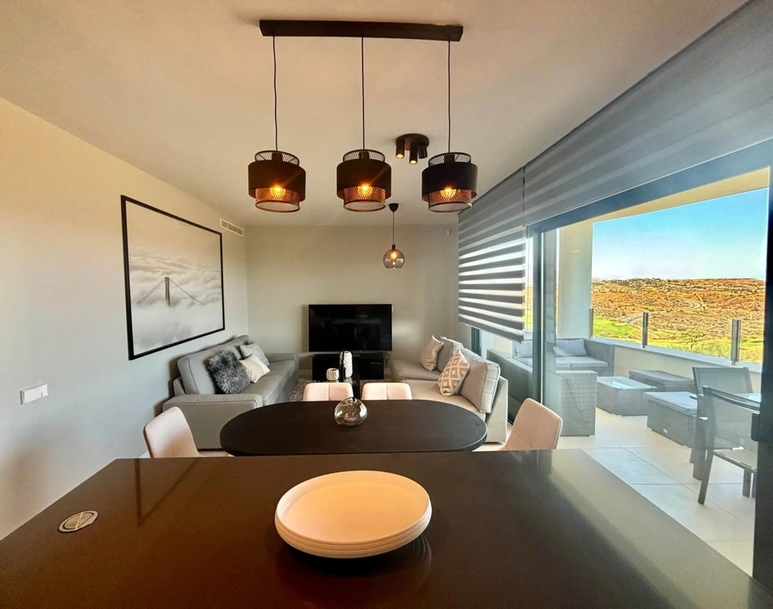 Apartment - Middle Floor Apartment в продаже в Mijas, Málaga. В доме 3 спален и 2 ванных комнат. Площадь дома 100 м²