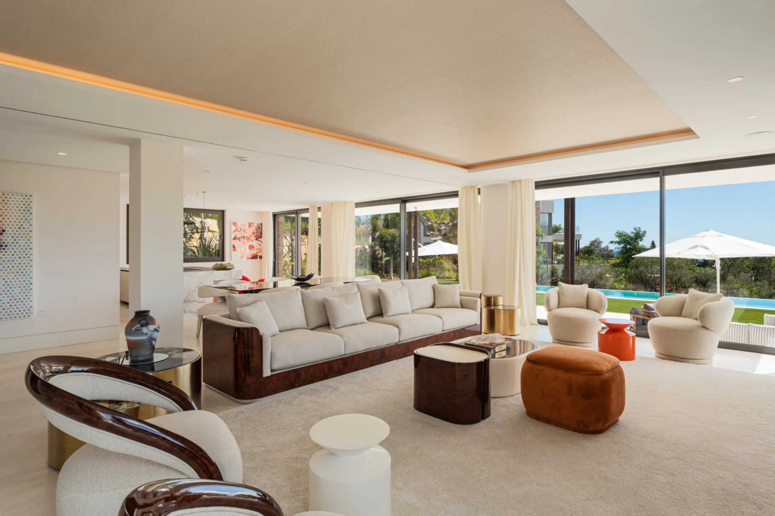 Neue zeitgenössische Villa mit Meerblick im Marbella Hill Club