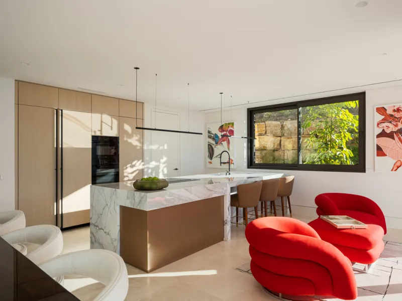 Neue zeitgenössische Villa mit Meerblick im Marbella Hill Club