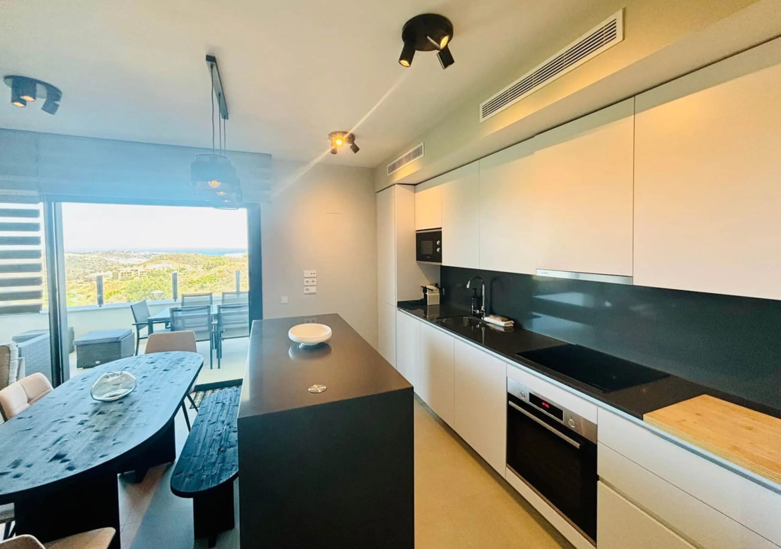 Apartment - Middle Floor Apartment в продаже в Mijas, Málaga. В доме 3 спален и 2 ванных комнат. Площадь дома 100 м²