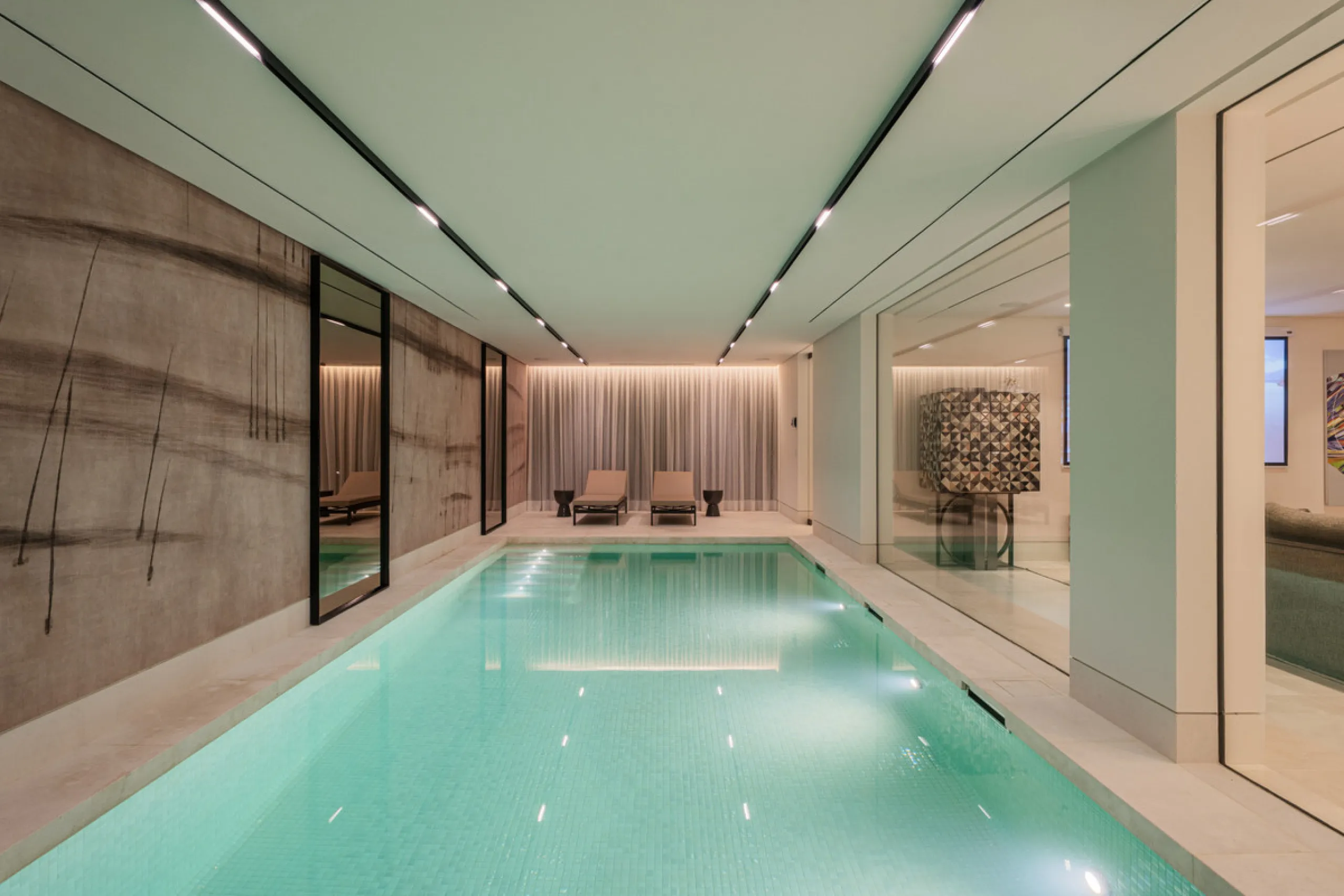 Neue zeitgenössische Villa mit Meerblick im Marbella Hill Club