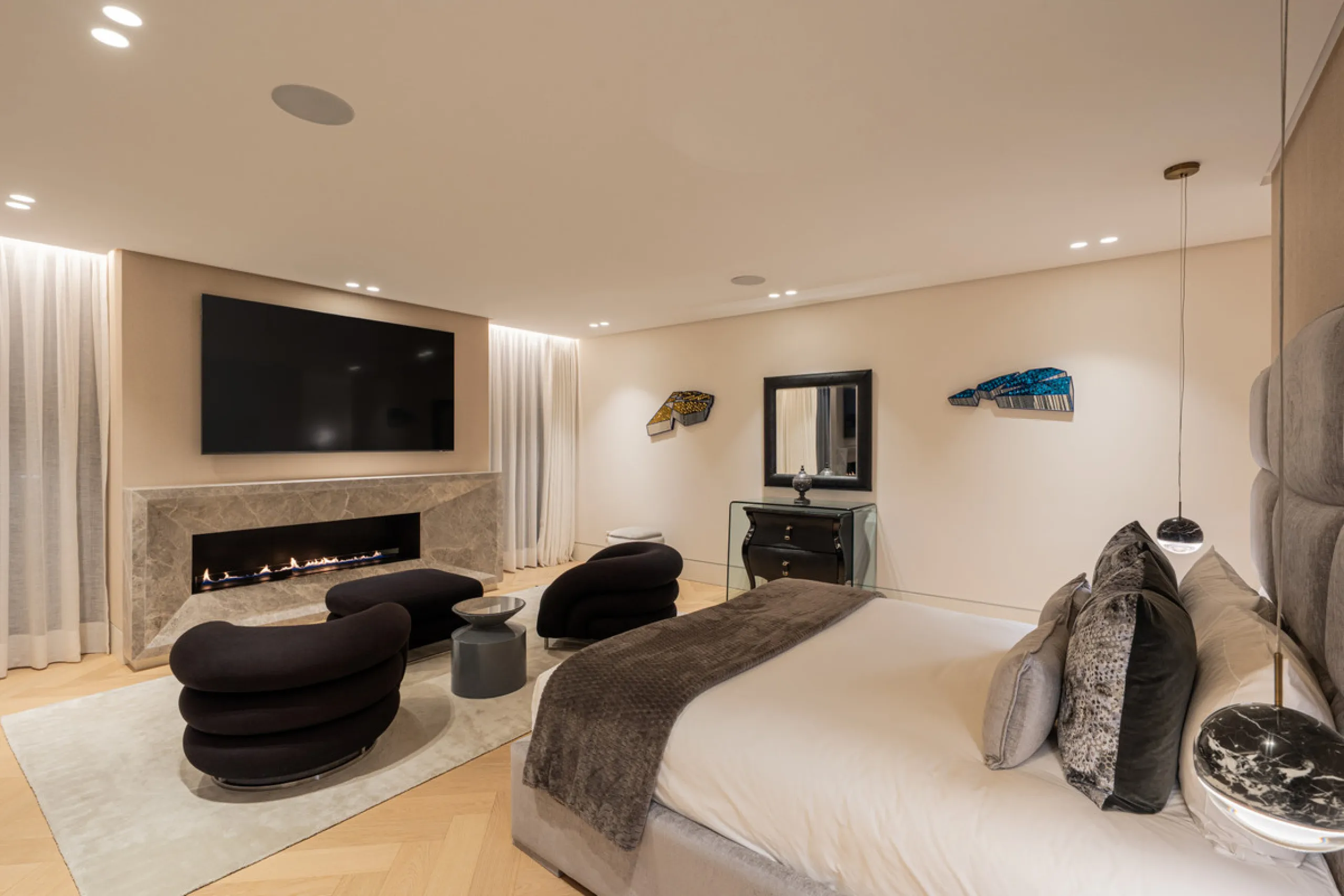 Neue zeitgenössische Villa mit Meerblick im Marbella Hill Club