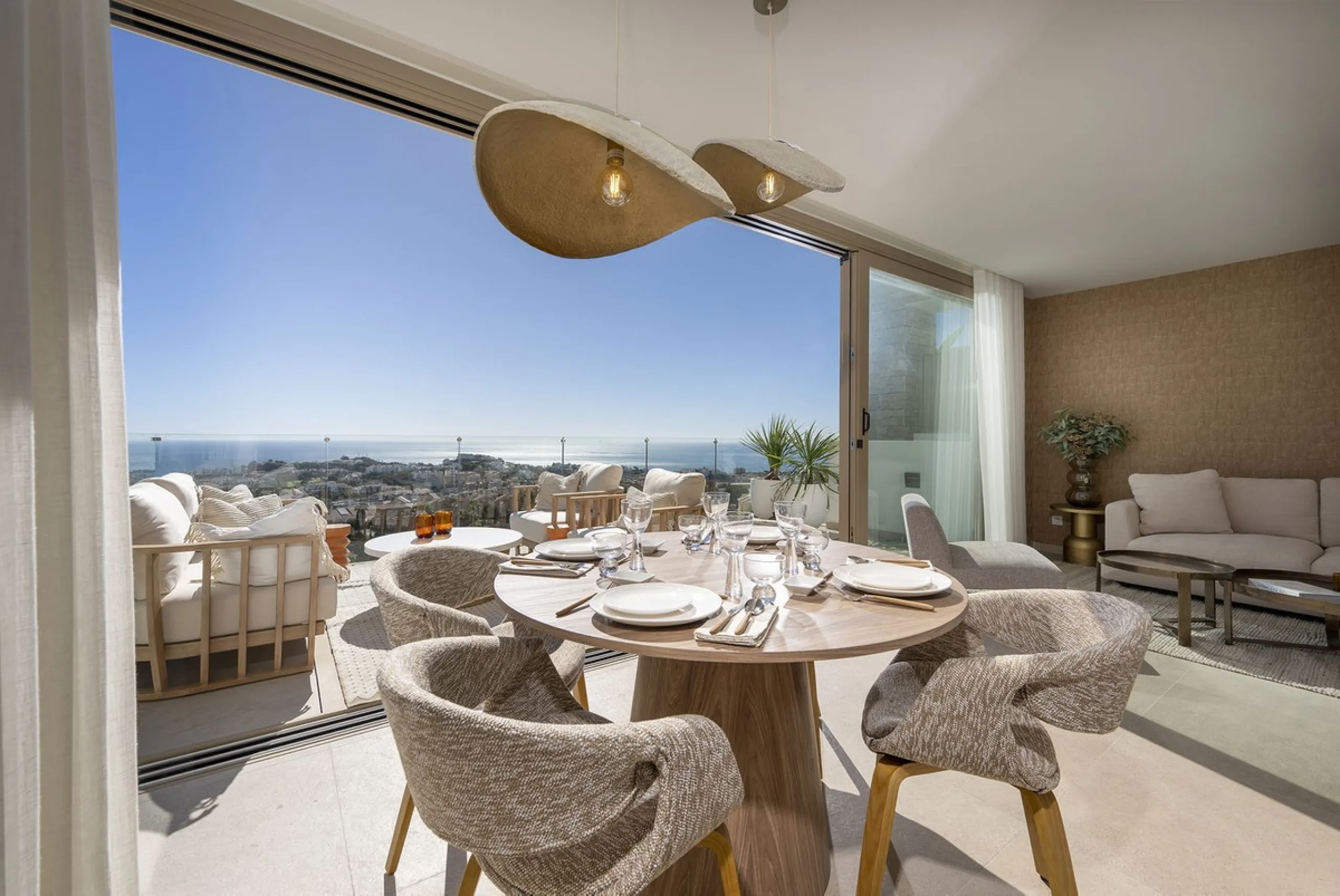 Amazing key ready 2-bedroom penthouse in La Cala de Mijas, boasting spectacular sea views. The upper level features a solarium with an outdoor kitchen and a jacuzzi. This boutique development prioritizes quality, functionality, and design, providing an ex