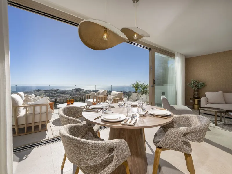 Amazing key ready 2-bedroom penthouse in La Cala de Mijas, boasting spectacular sea views. The upper level features a solarium with an outdoor kitchen and a jacuzzi. This boutique development prioritizes quality, functionality, and design, providing an ex