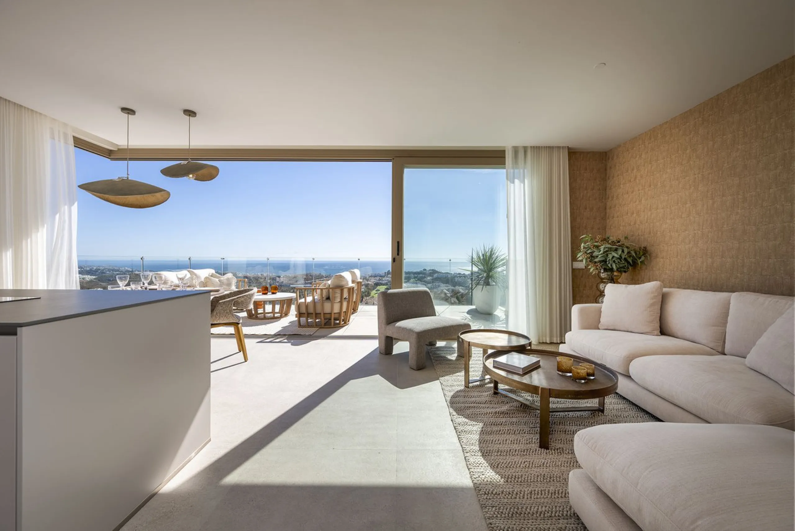 Amazing key ready 2-bedroom penthouse in La Cala de Mijas, boasting spectacular sea views. The upper level features a solarium with an outdoor kitchen and a jacuzzi. This boutique development prioritizes quality, functionality, and design, providing an ex